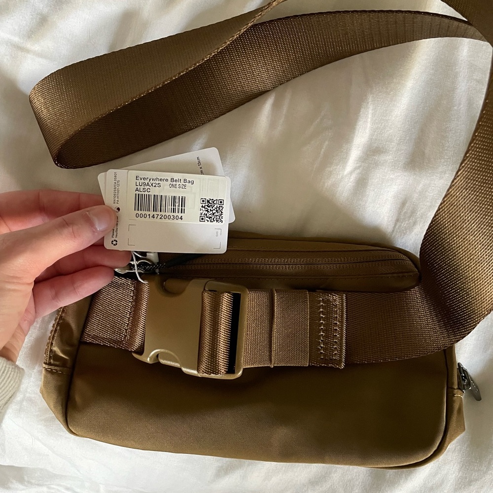 Lululemon Everywhere Belt Bag